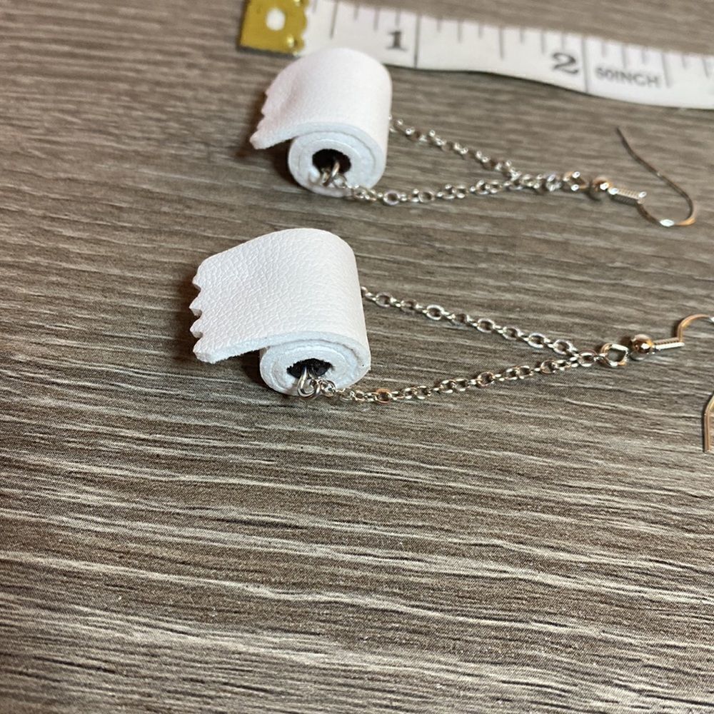 Funny Toilet Paper Earrings - Picture 4 of 4